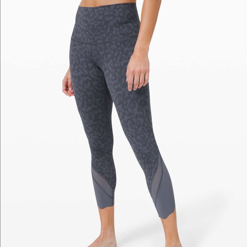 Lululemon blue formation camo scalloped wunder under
